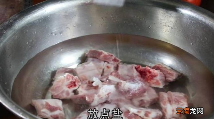 怎么做炒排骨，排骨怎么做好吃排骨的做法大全,大厨教你做家常排骨!