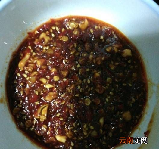 辣椒酱怎么炒，如何制作又红,又香,又辣的辣椒油视频