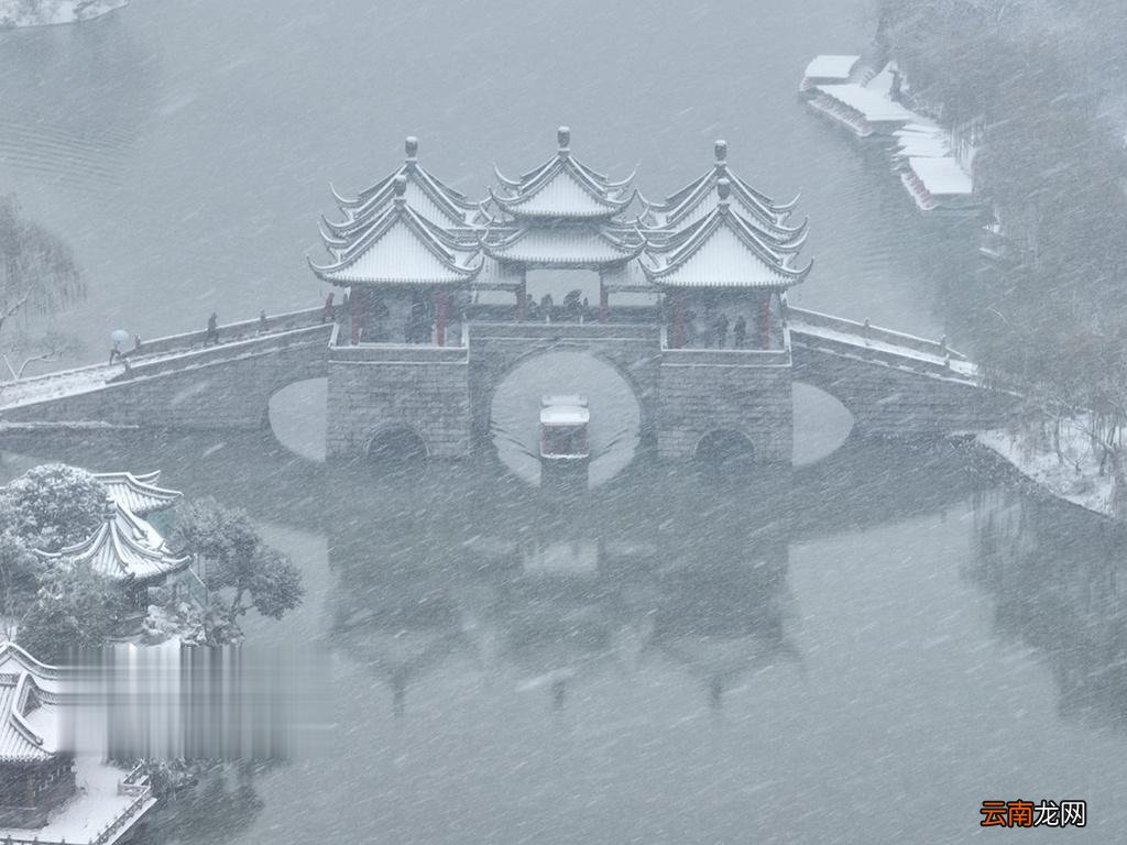 江苏扬州：雪落瘦西湖