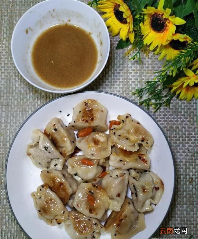 怎样做美味的芝麻酱味煎饺？